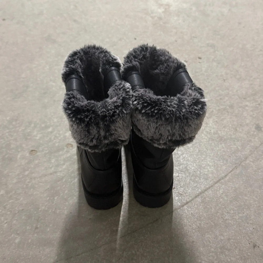 NWOT Women’s Breene Cold Weather Boots Size 5
